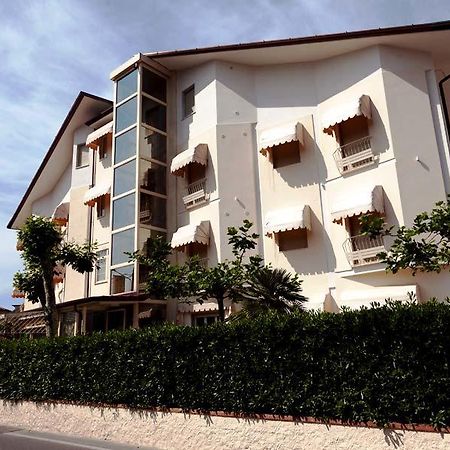 Hotel Peselli Marina di Massa Buitenkant foto