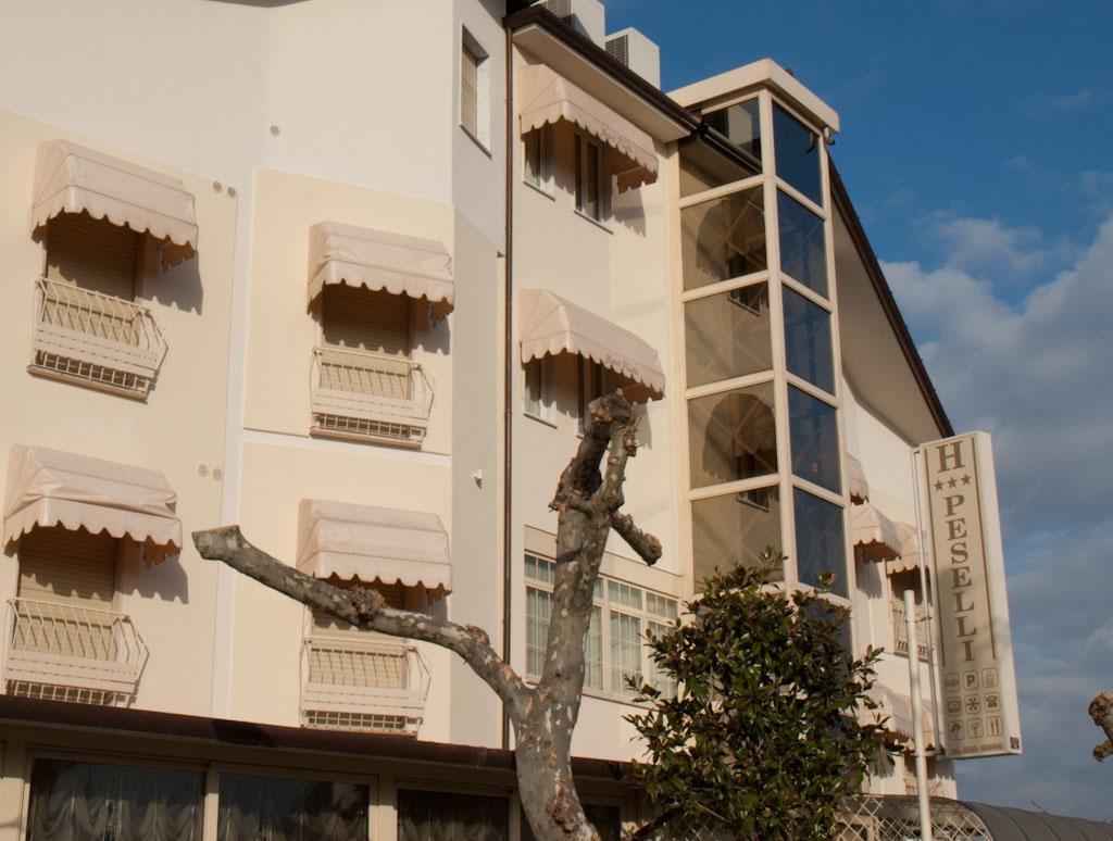 Hotel Peselli Marina di Massa Buitenkant foto